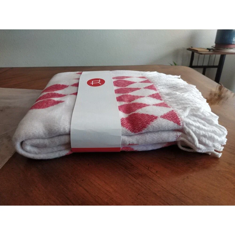 NEW Geometric Diamond Jacquard Reversible Throw Blanket 50
